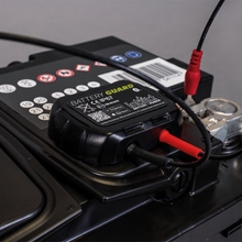 intAct Battery-Guard für 12V Batterien - Bluetooth-Überwachung für Auto und Motorrad