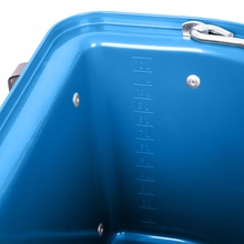 Transportkrippe 12 Liter, Futtertrog zum Einhängen, Turnier-Futterkrippe mit Tragegriff, blau