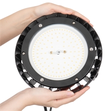LED-Hallenstrahler 100 Watt - Strahler für Hof, Heuboden, Reithallen und Ställe, dimmbar