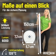 Eine Frau hält eine LandXpert 50W LED-Feuchtraumleuchte (150 cm) in der Hand, die eine Lichtleistung von 6000 lm, eine Leistung von 50 Watt und einen Abstrahlwinkel von 120 Grad aufweist.