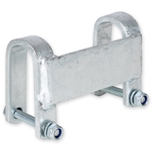 Der VOSS.farming Längsverbinder für Weidepaneele ist ein extra robuster, feuerverzinkter Metallwinkel von VOSS.farming, ideal für die sichere Verbindung von Zaunpaneelen.