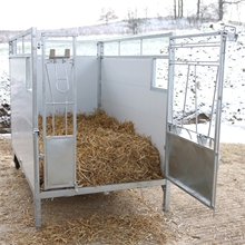 Kerbl Kälberbox Premium mit schwenkbarem Boden