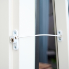 Fensterschloss 2er Set - Fenstersperre - Sicherung für Fenster & Türen