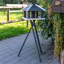 VOSS.garden "Jork" - massives Vogelhaus mit Futtersilo, inkl. Ständer