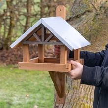 VOSS.garden „Mora“ - hochwertiges Vogelhaus zur Wandmontage, braun