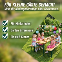Fünf Kinder feiern an einem mit Luftballons und Kuchen gedeckten Tisch im Freien, sitzend auf der VOSS.garden Bierzeltgarnitur: ein klappbarer 110 cm langer Holztisch plus zwei Bänke von VOSS.garden - ideal für Gartenfeste.