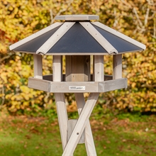 B-Ware: VOSS.garden "Norje" - hochwertiges Vogelhaus mit Kreuzstandfuß, weiß