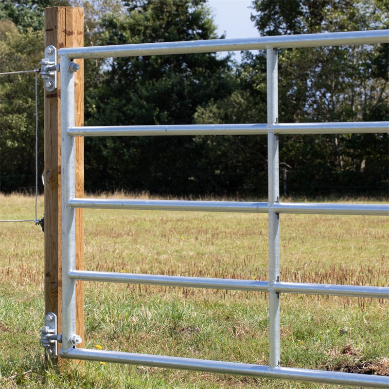 VOSS.farming Weidetor verstellbar inklusive Montageset mit Riegelverschluss verzinkt Weidezauntor für stufenloses ausziehen Paddock Weide Gatter 